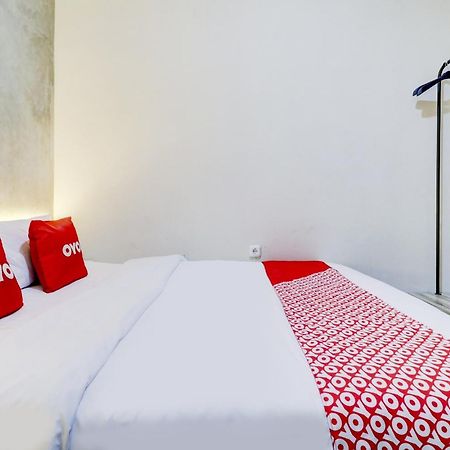 Telukjambe Oyo 90215 Ada Residence מראה חיצוני תמונה