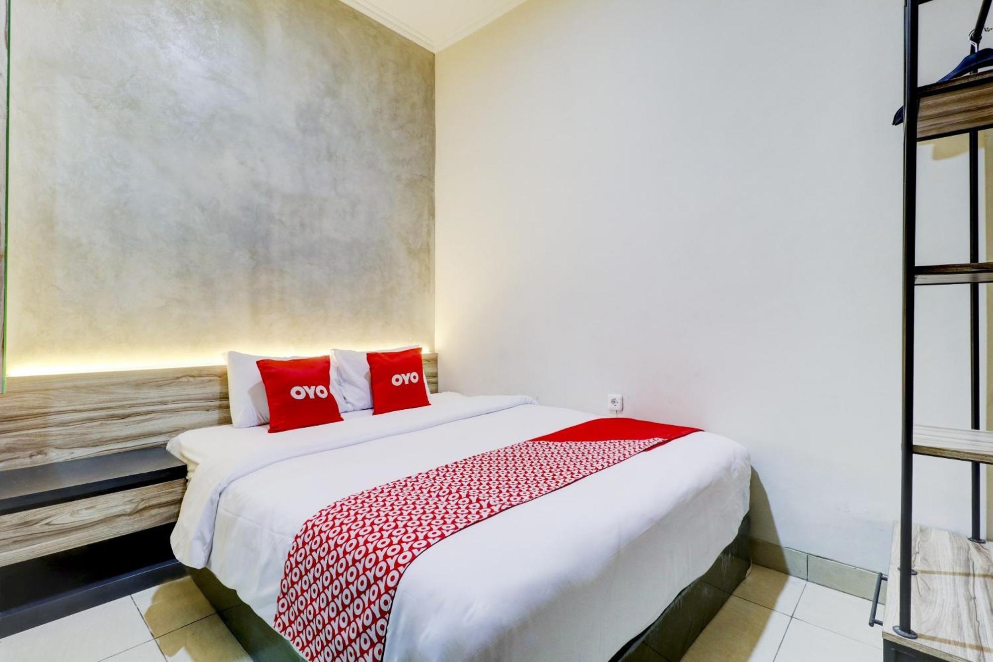 Telukjambe Oyo 90215 Ada Residence מראה חיצוני תמונה