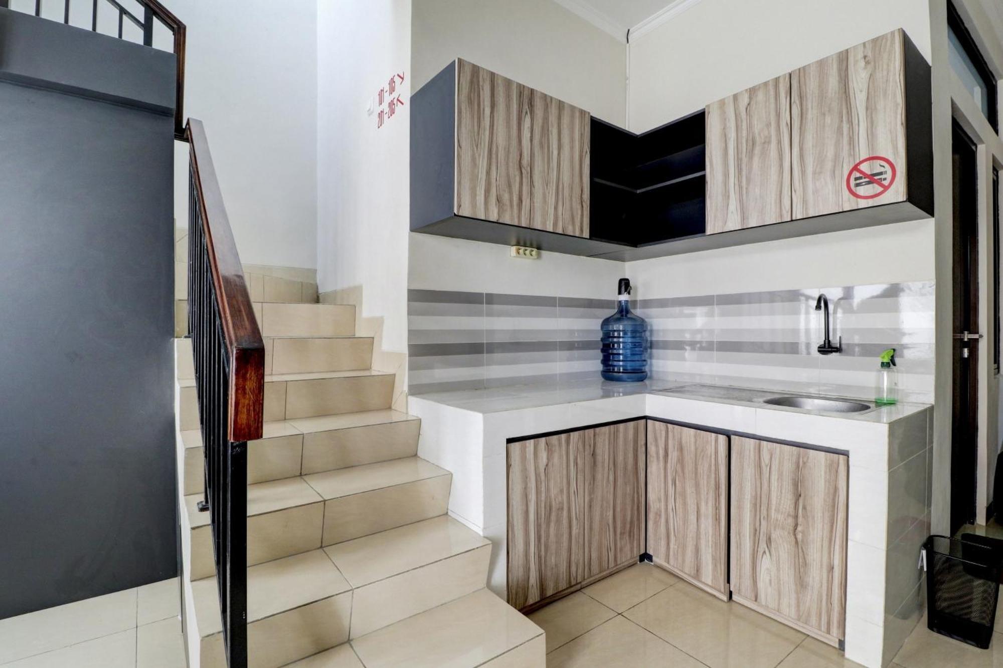 Telukjambe Oyo 90215 Ada Residence מראה חיצוני תמונה